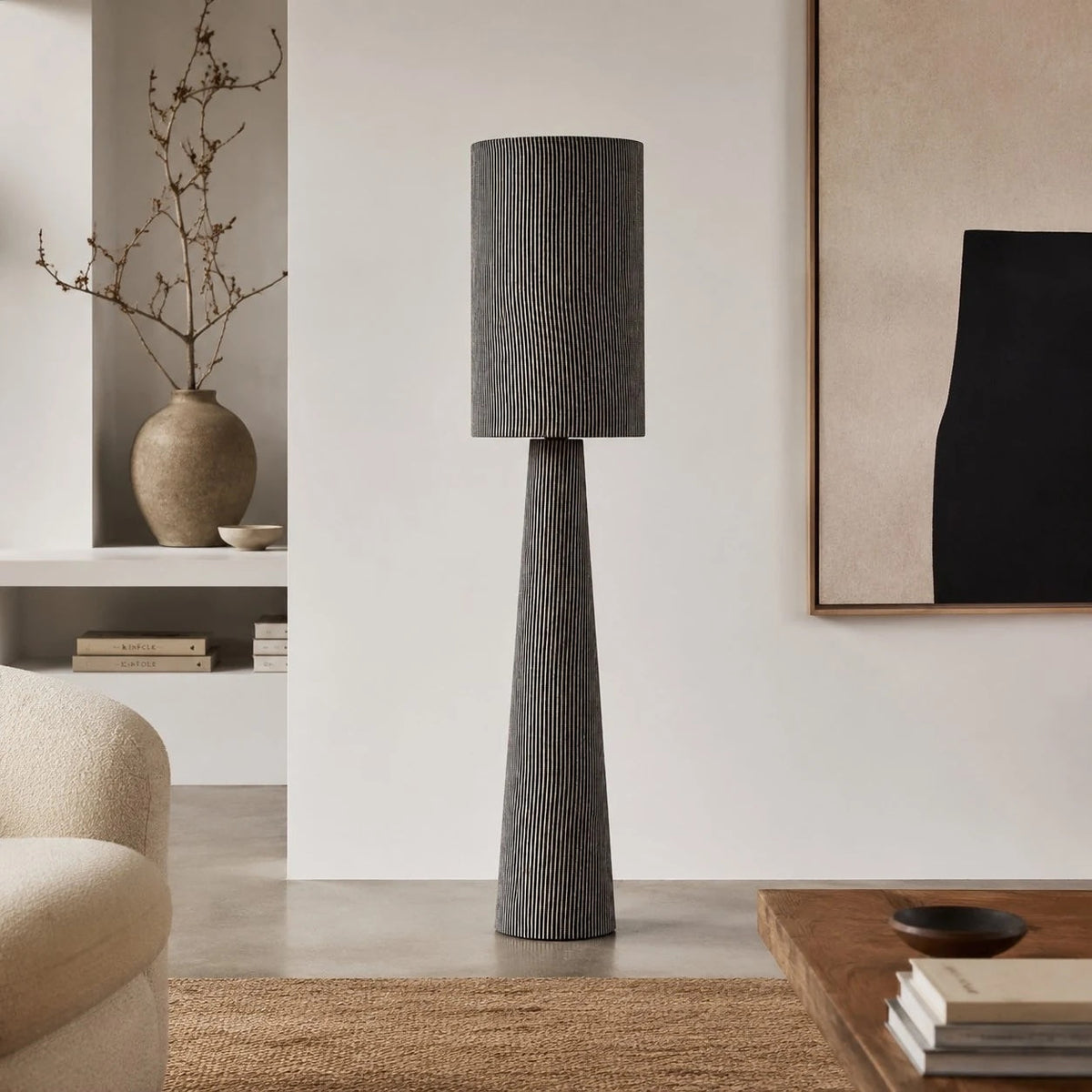 Stojací lampa s šedým pruhovaným látkovým stínidlem | Esilora