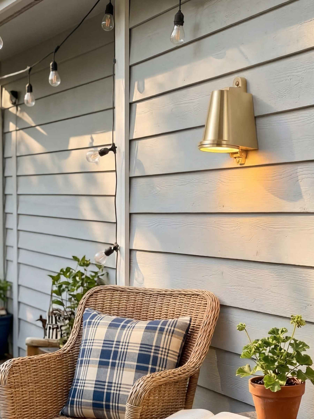 Industrial Outdoor Wall Light – Waterproof Sconce with Bluebell Shape | Esilora