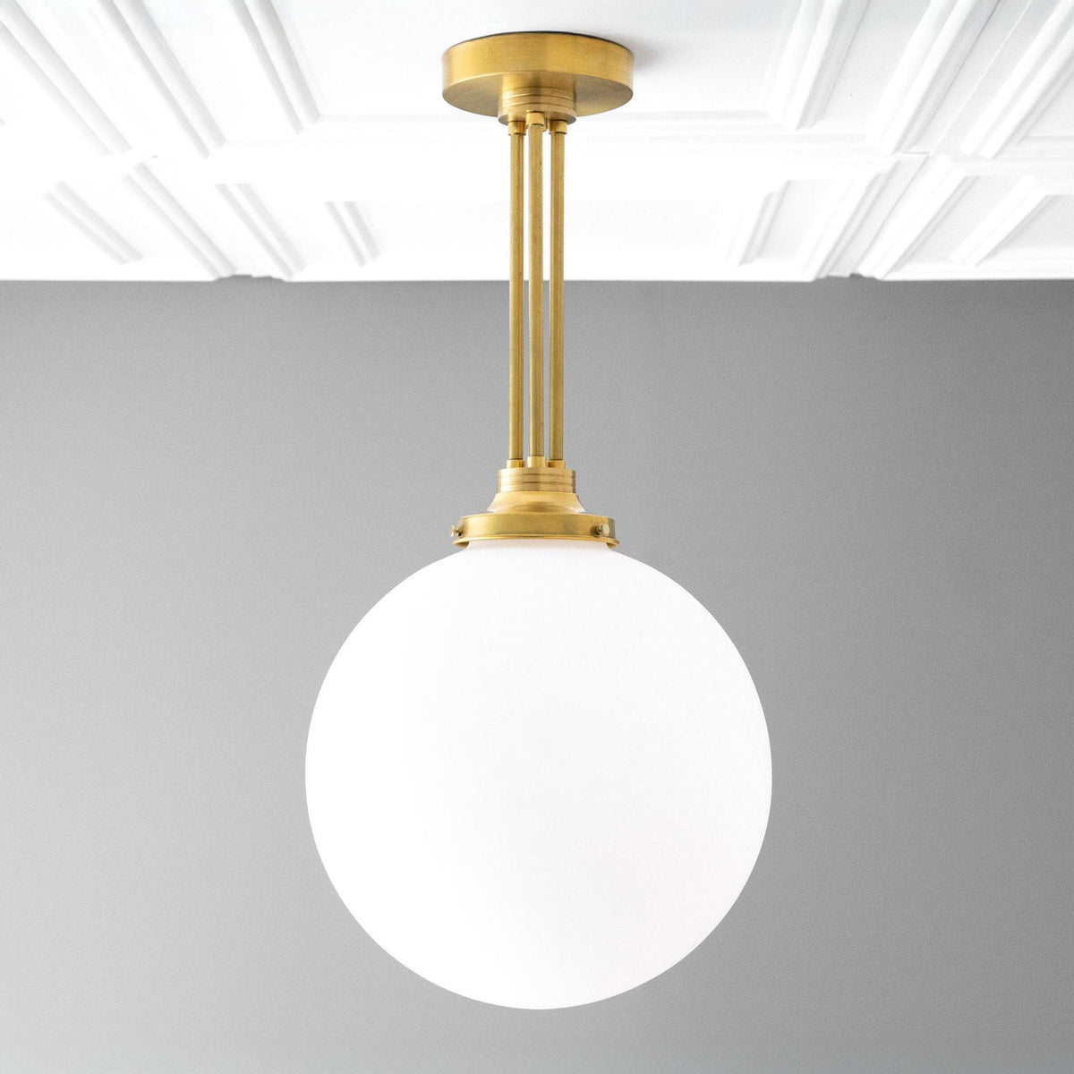 Lineární závěsné svítidlo Glorica Glass s elegantní řadou koulí - moderní stropní svítidlo ve stylu art deco do jídelny a kuchyně | Esilora