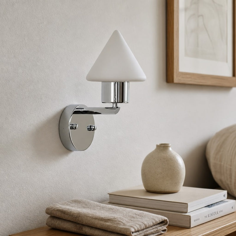 Applique Kallera - Luminaire rétro minimaliste en métal et verre avec abat-jour conique pour chambre et couloir | Esilora