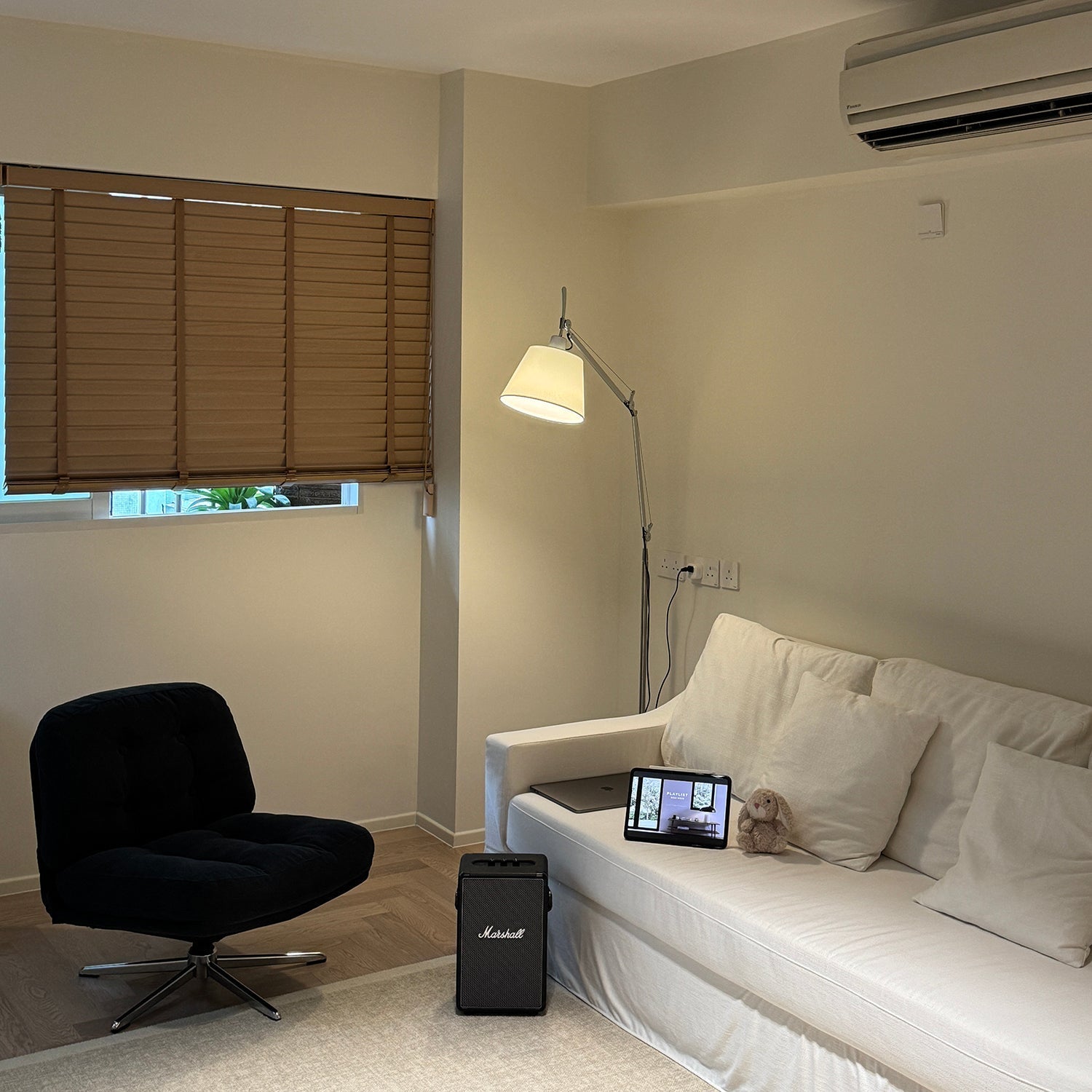 Velthea Floor Lamp | Esilora