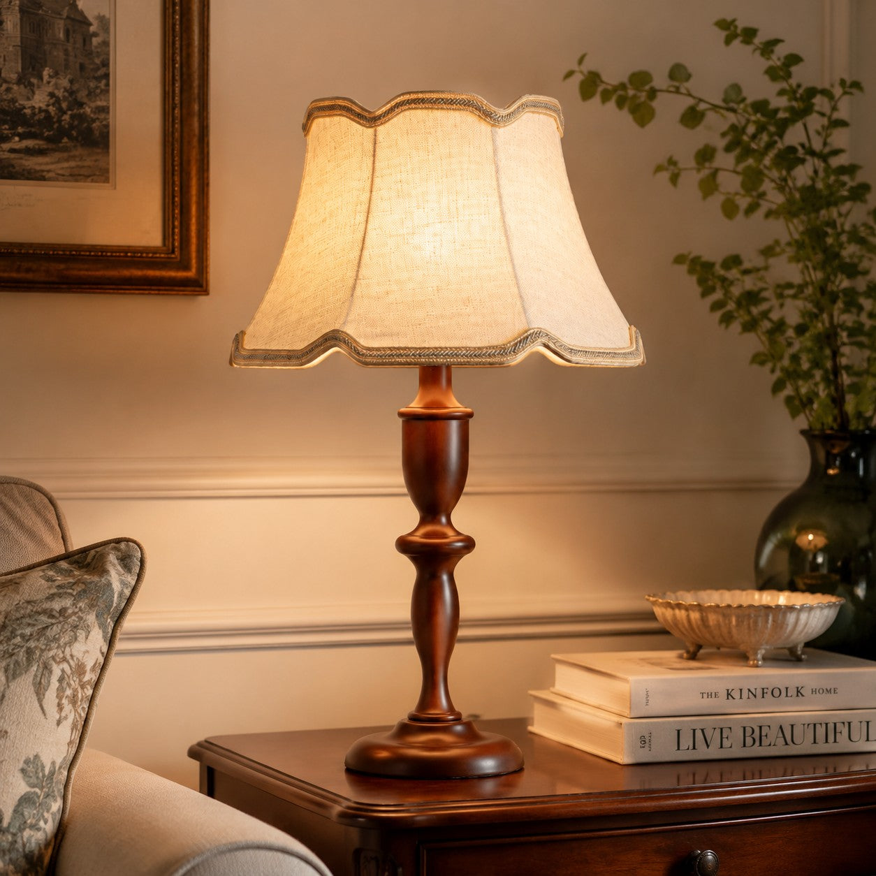 Vintage Fabric Table Lamp with Scalloped Shade | Esilora