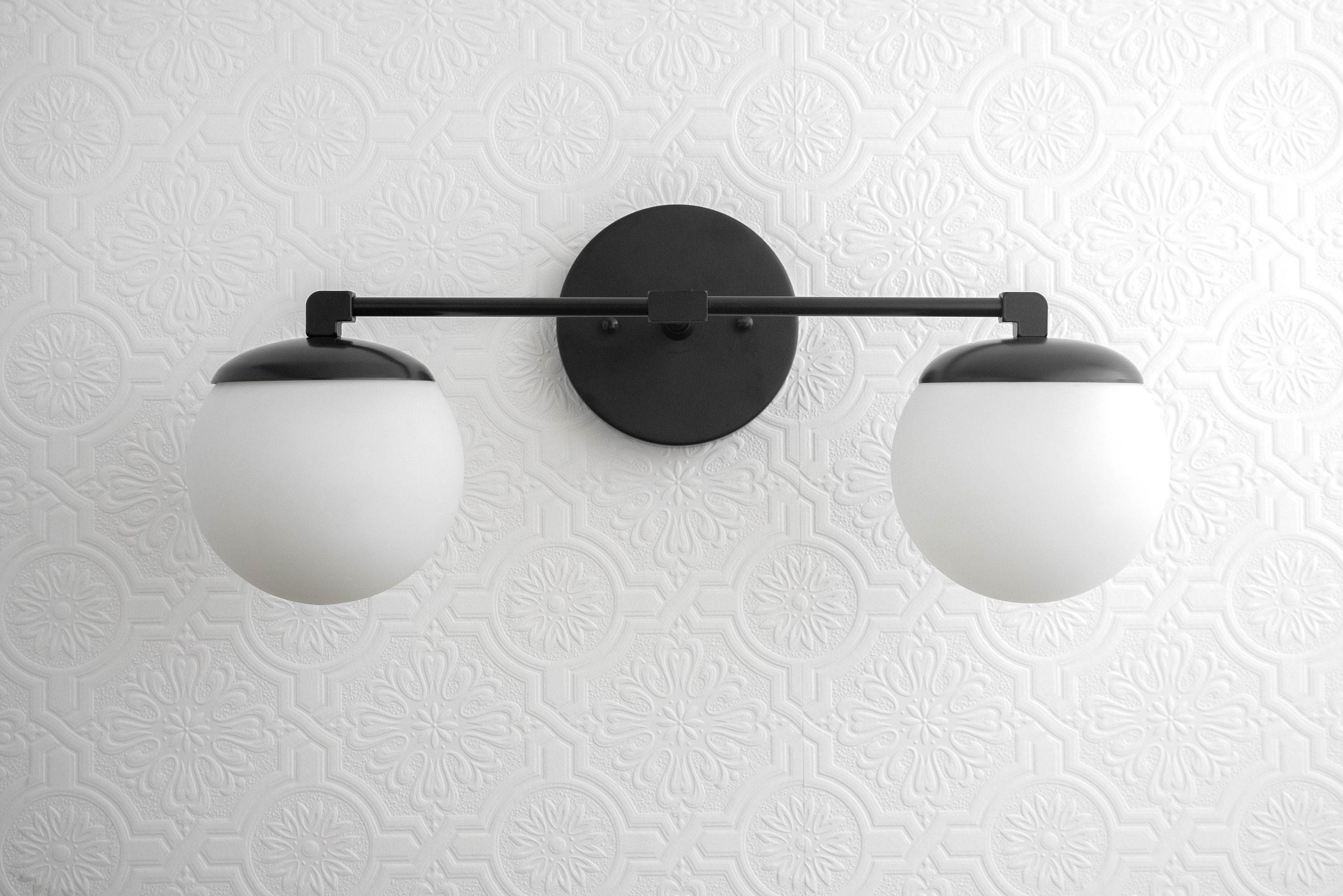 Applique da parete Glorica Glass Modern a 2 sfere – Luce da toilette per bagno | Esilora