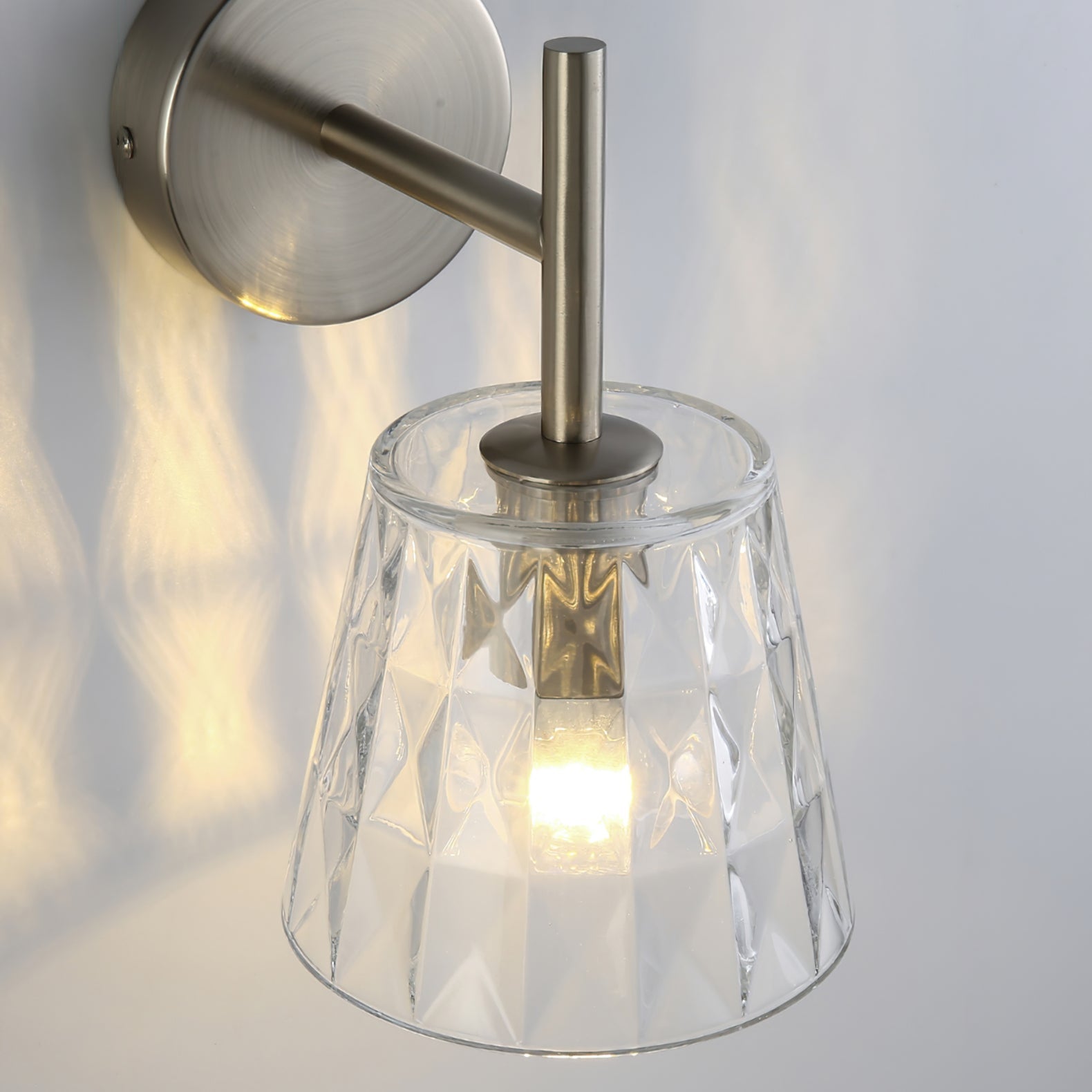 Bravira Modern Glass Wall Lamp – Minimalist Wall Sconce for Bedroom, Hallway & Vanity | Esilora