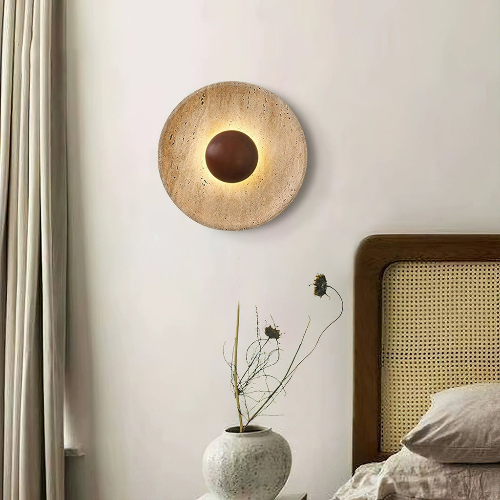 Mittelalterliche Gelbe Travertin-Holzwandlampe M09 | Esilora