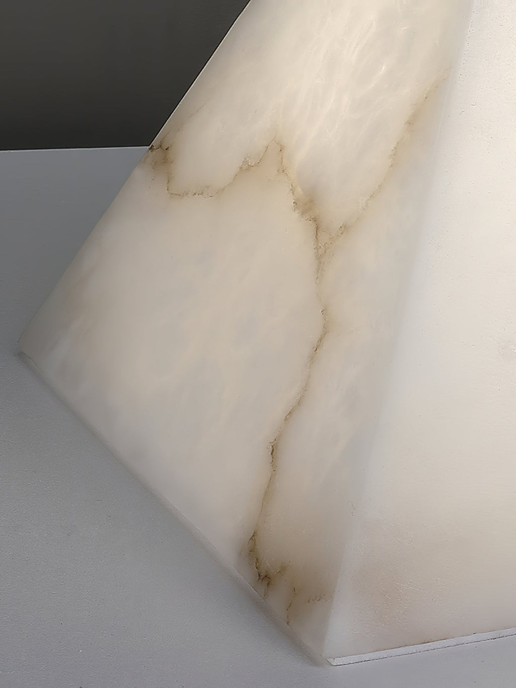 Alabaster Pyramid Table Lamp | Esilora