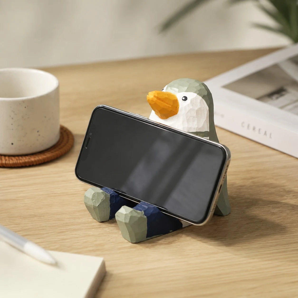 Support de téléphone en bois sculpté à la main représentant un animal | Esilora