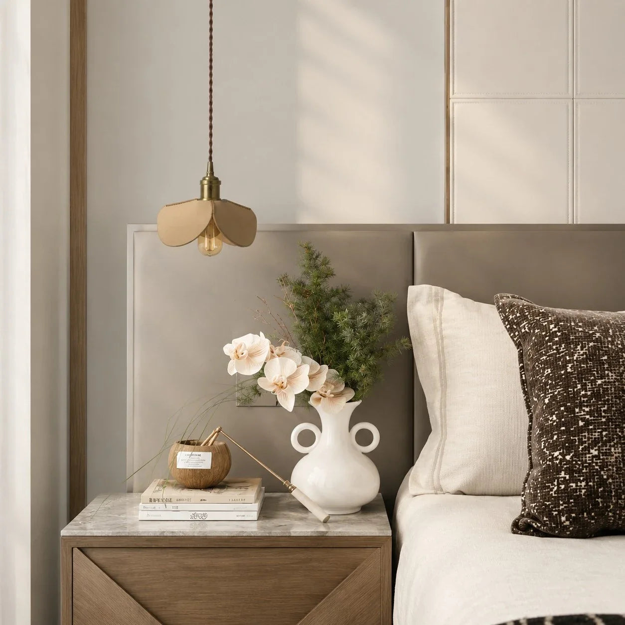 Lampada a sospensione con petali in pelle cuciti a mano | Esilora
