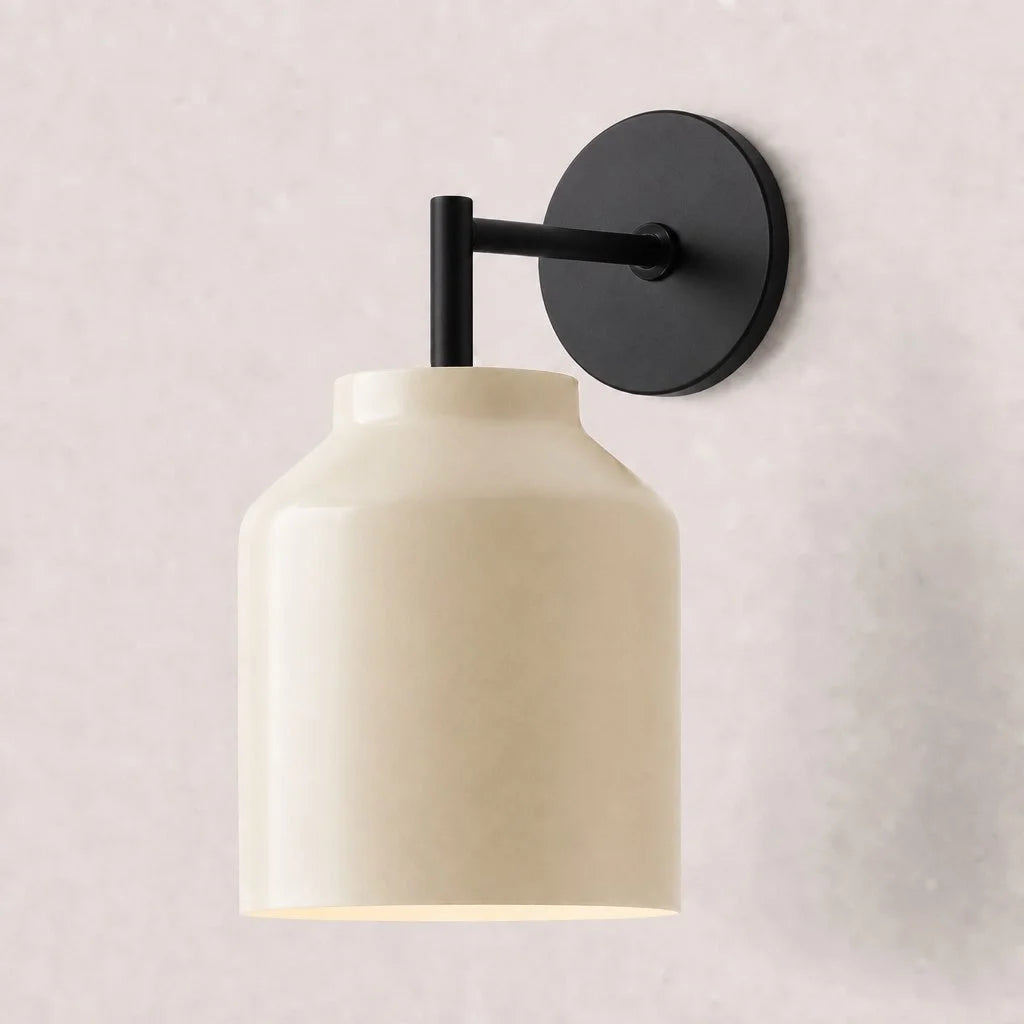 Hanton minimalistisk væglampe – væglampe i vintage-mælkeglas og metaldetalje | Esilora