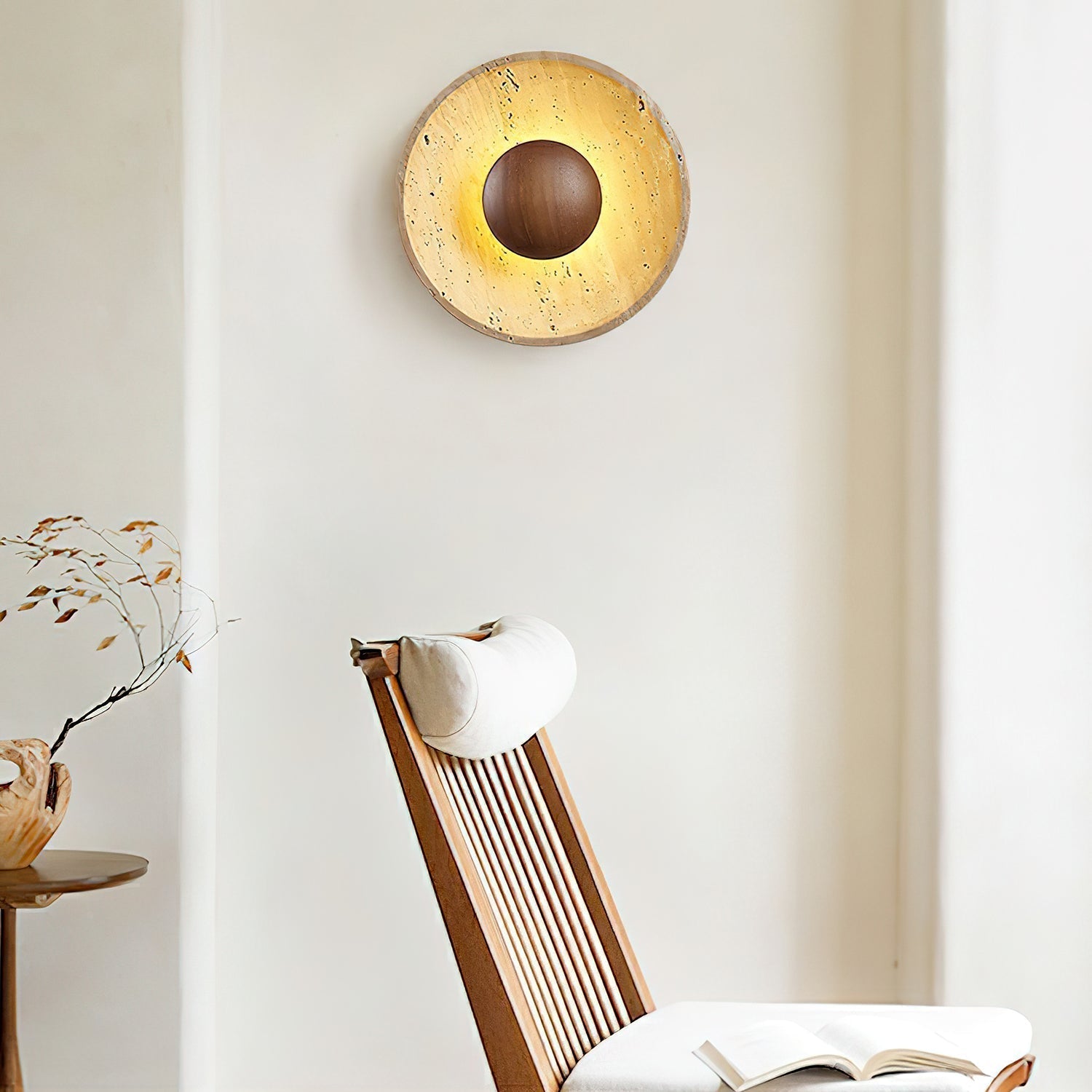 Mittelalterliche Gelbe Travertin-Holzwandlampe M09 | Esilora