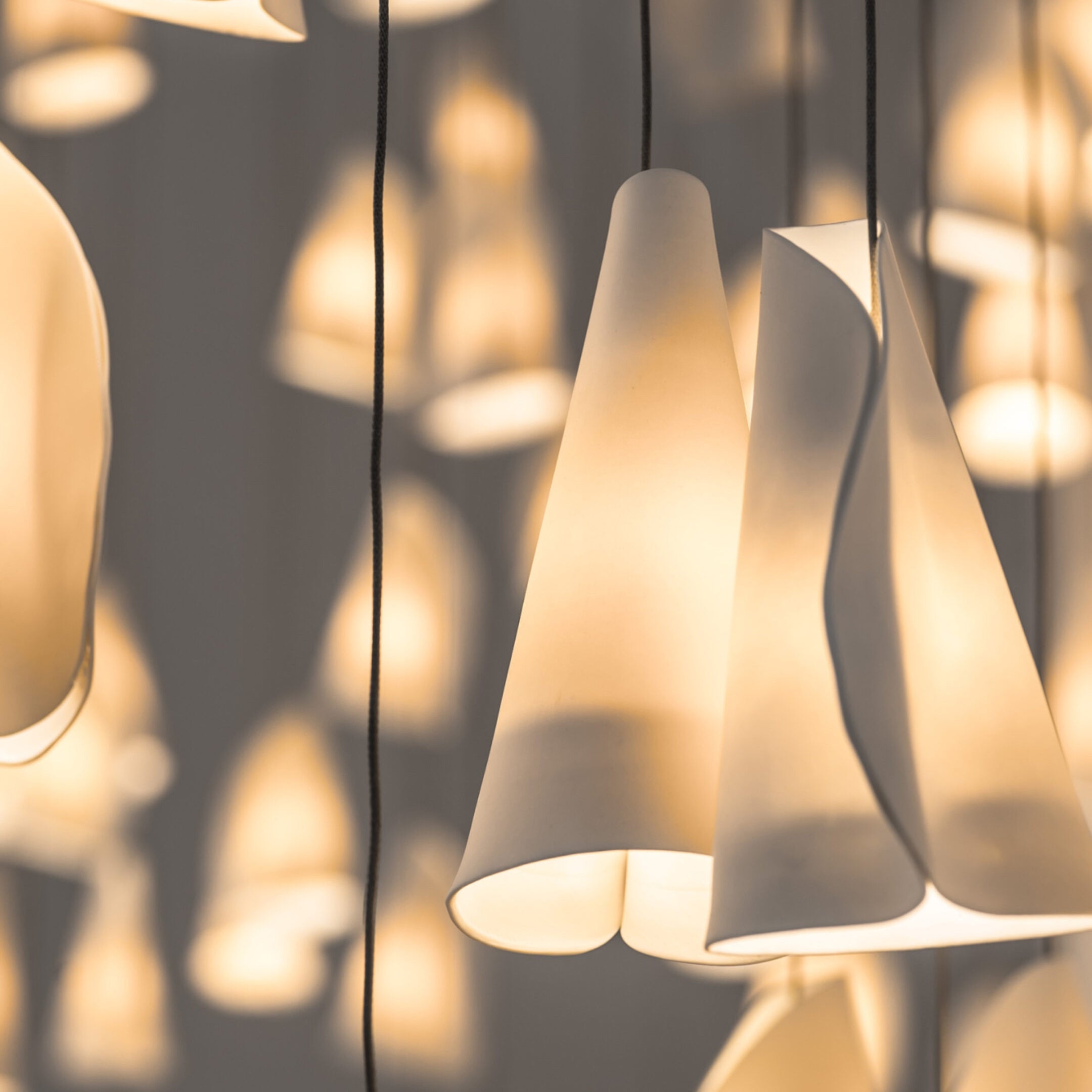21 Thin Porcelain Pendant Lamp | Esilora
