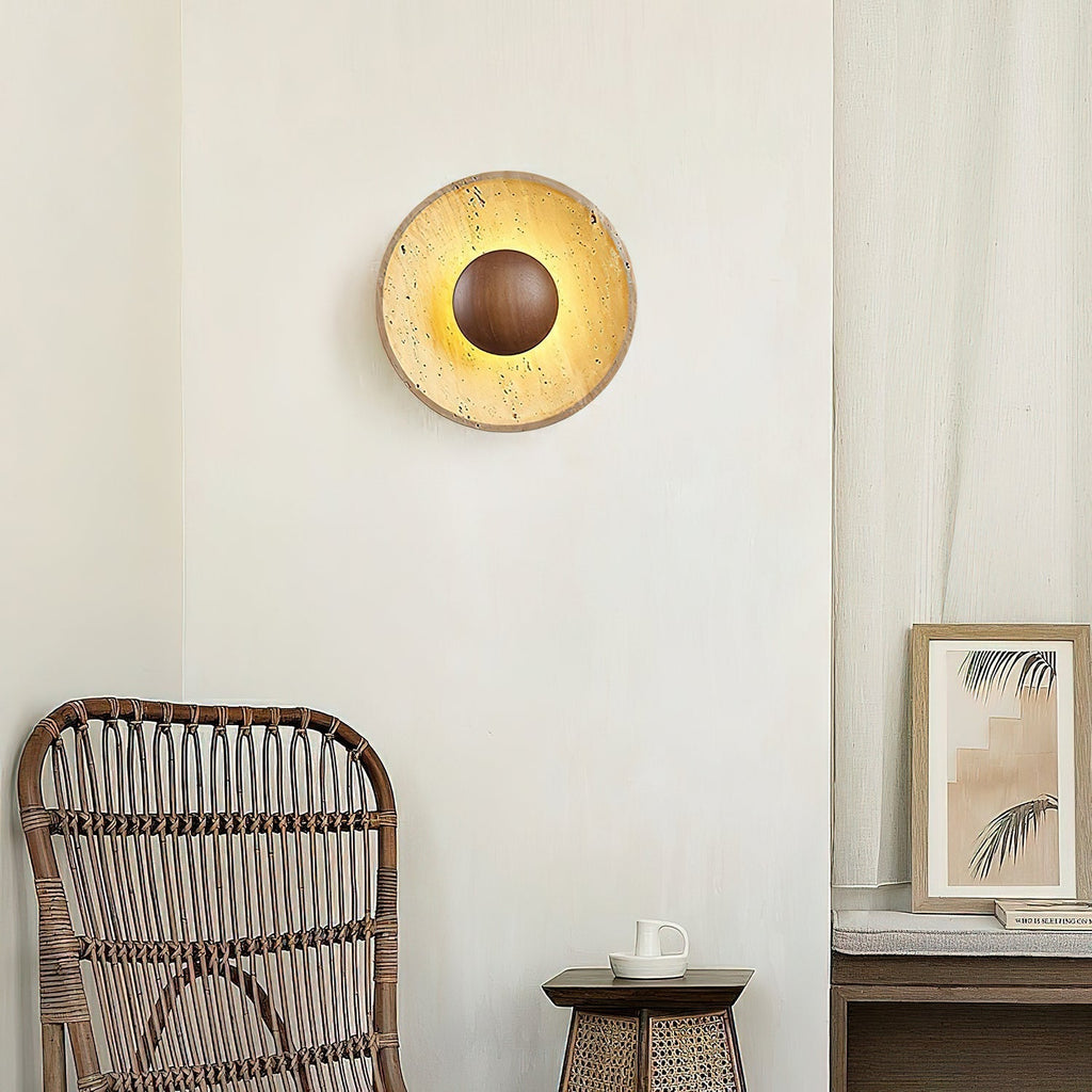 Mittelalterliche Gelbe Travertin-Holzwandlampe M09 | Esilora