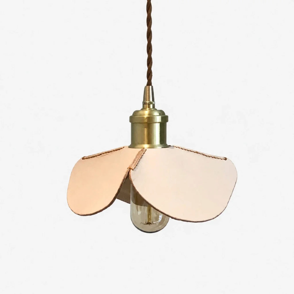 Lampada a sospensione con petali in pelle cuciti a mano | Esilora