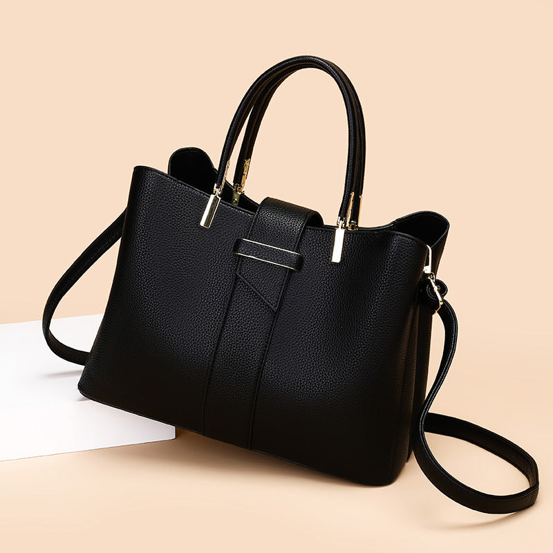 Sac à Main Structuré en Cuir Grainé avec Détails Métalliques et Bandoulière Amovible