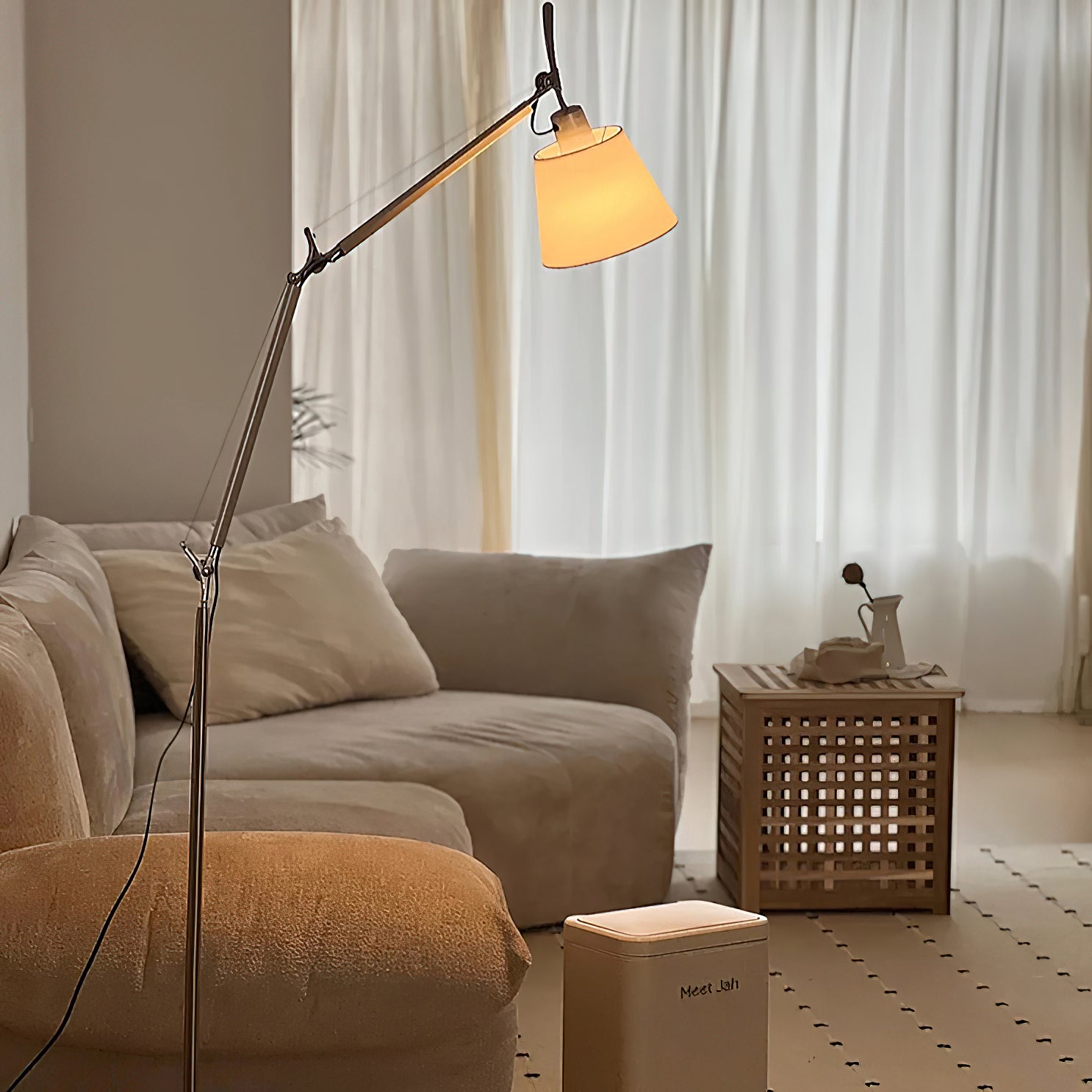 Velthea Floor Lamp | Esilora