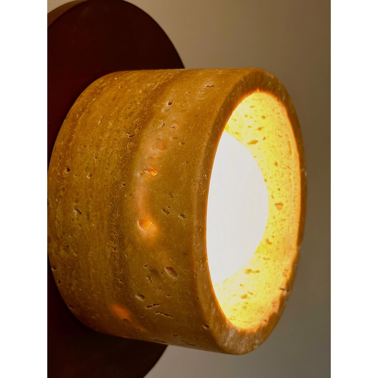 Candeeiro de parede Logatec em travertino | Esilora