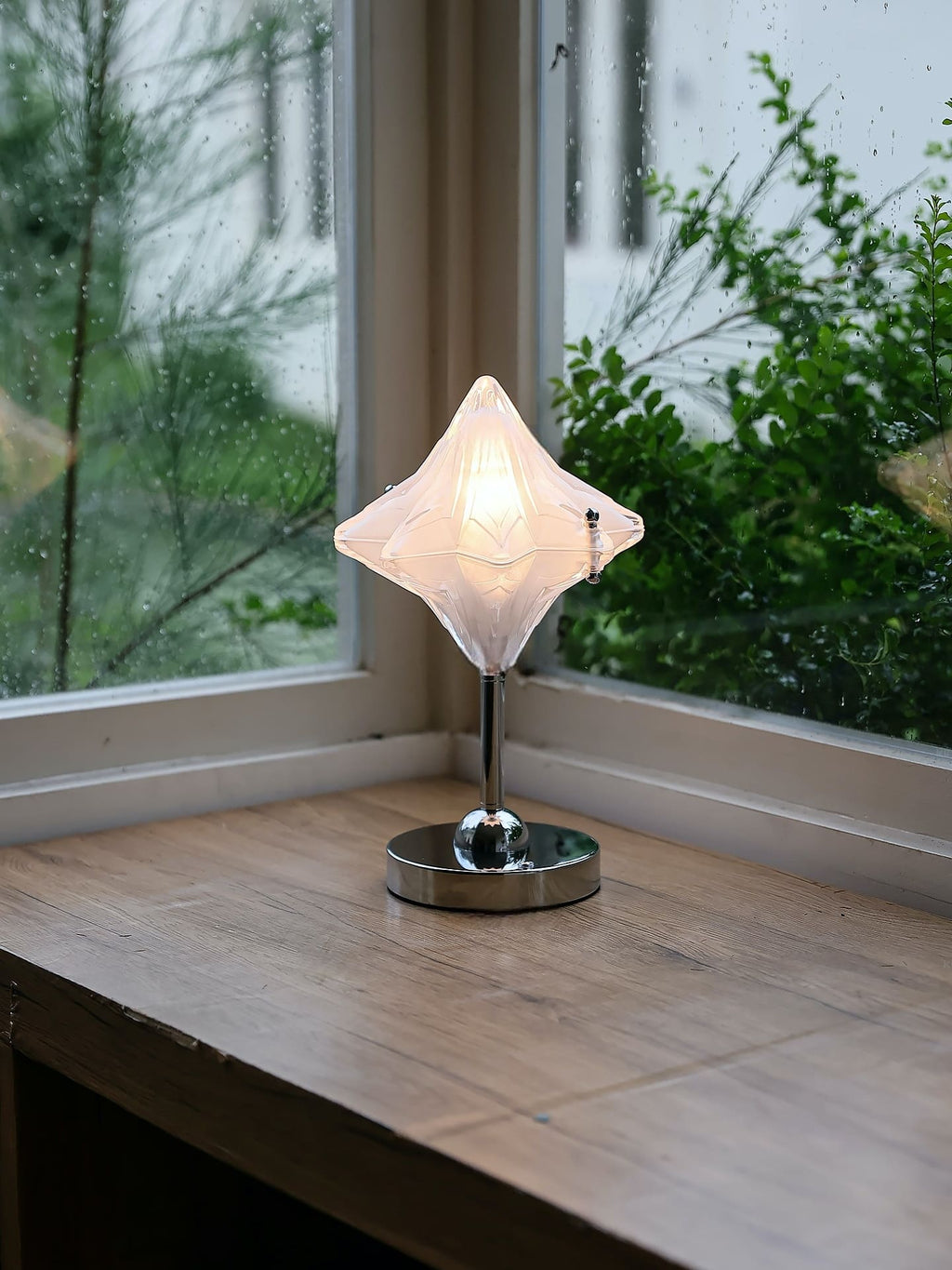 Art Deco Star Table Lamp - Frosted Glass Light for Modern Bedrooms - Astris Lyra | Esilora