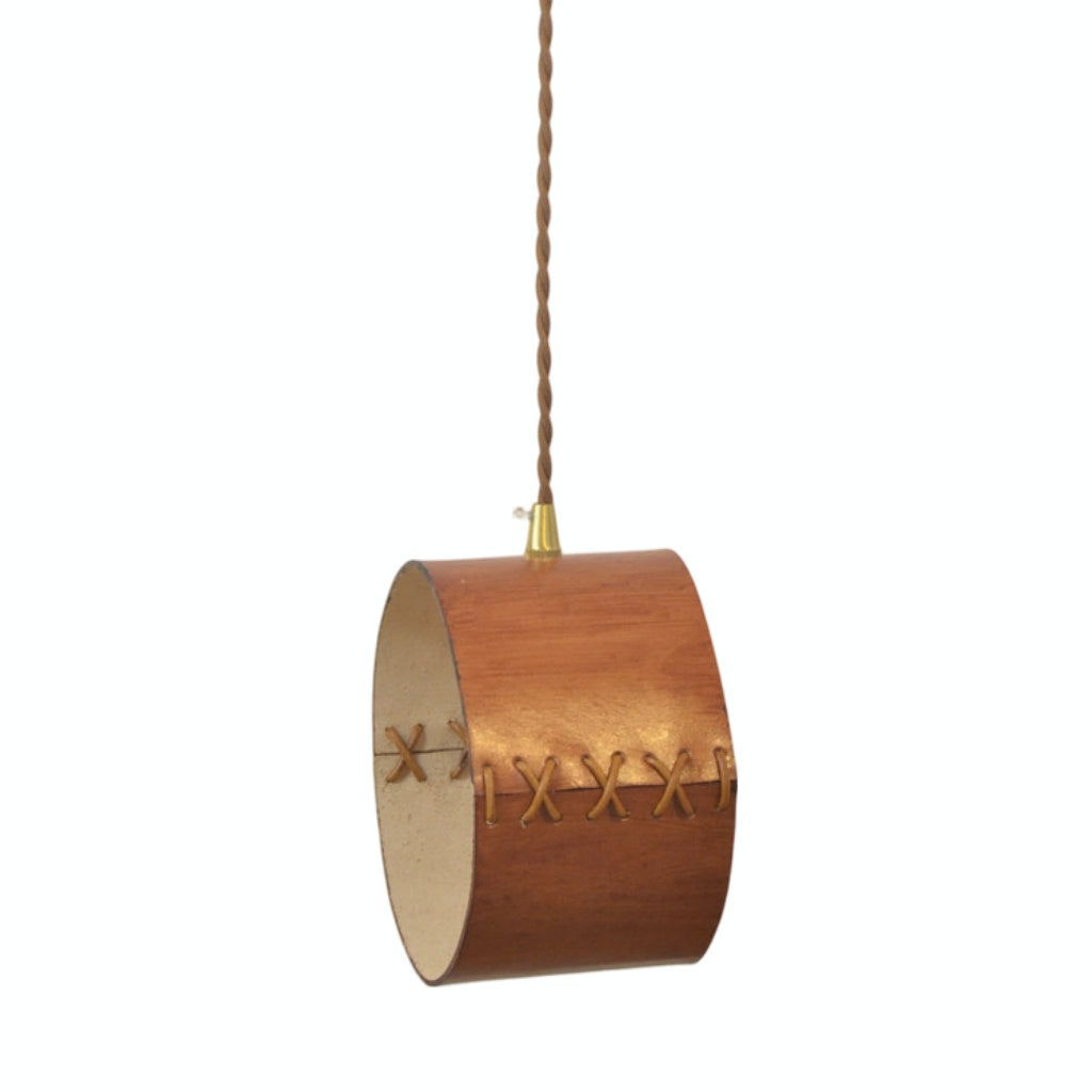 Suspension cylindrique en cuir lacé à la main pour chambres, couloirs et espaces de bar | Esilora