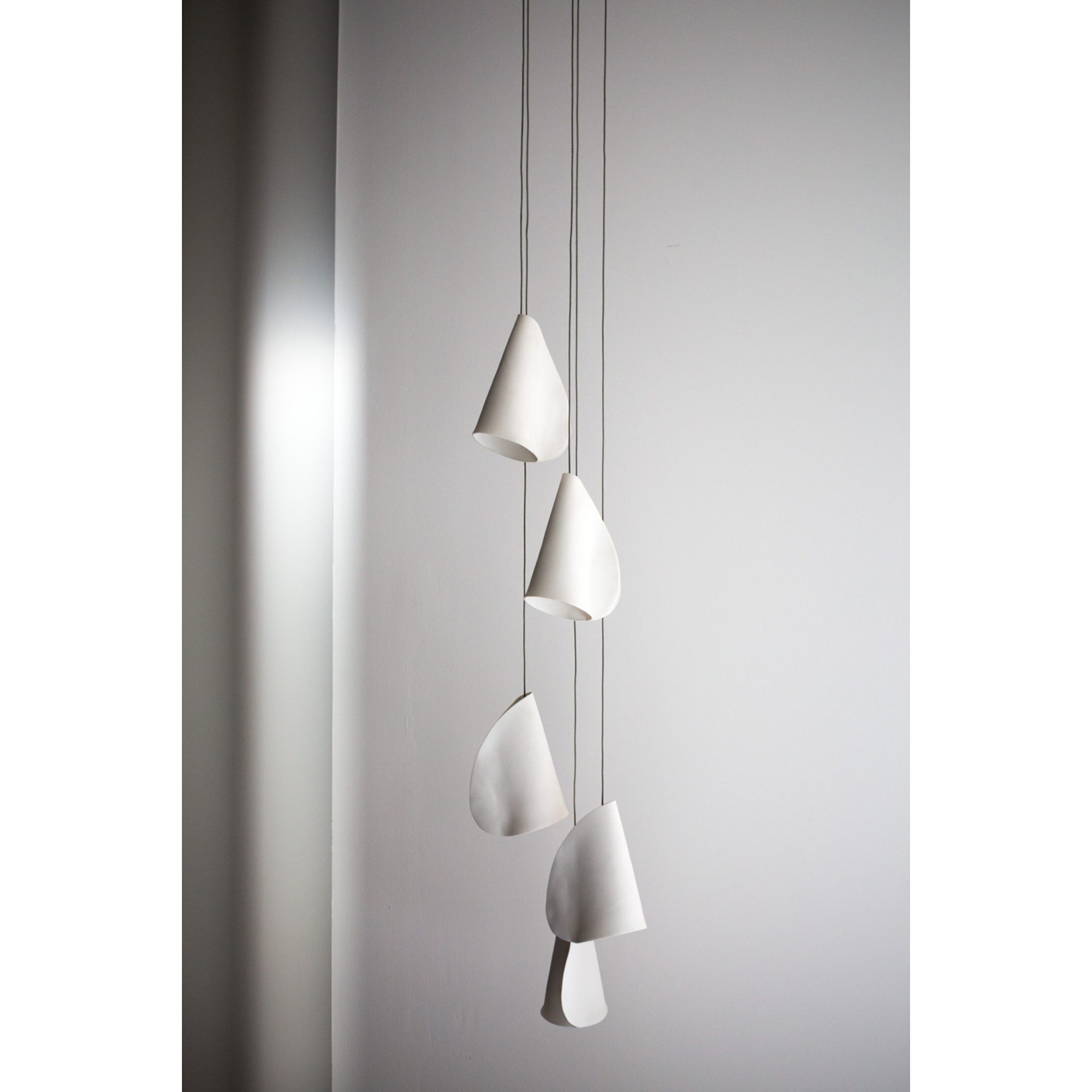 21 Thin Porcelain Pendant Lamp | Esilora