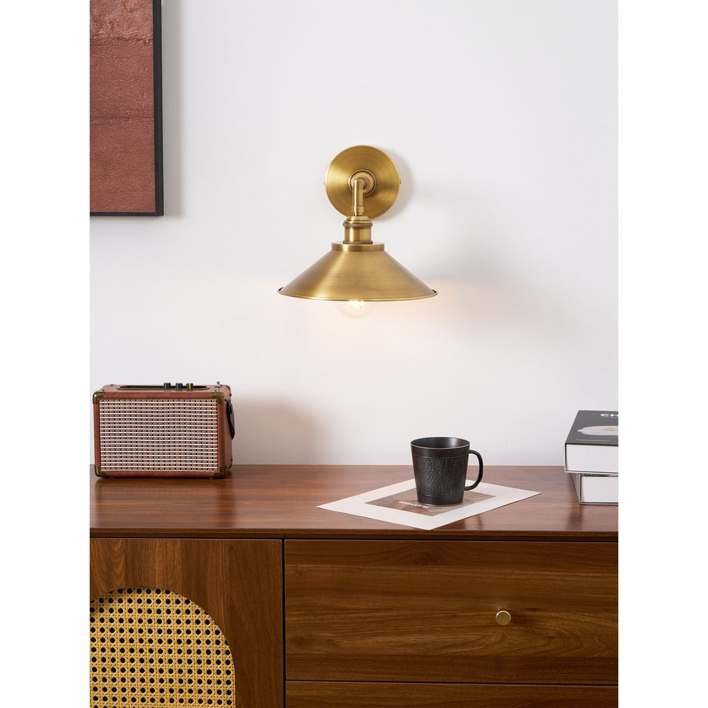 Whizzer Wall Lamp | Esilora