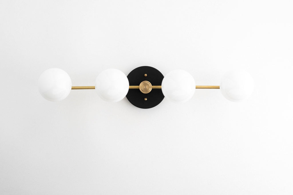 Lampada da parete Glorica Glass in metallo minimalista con barra e globo per toeletta — Lampada a globo da parete per spogliatoio e bagno | Esilora