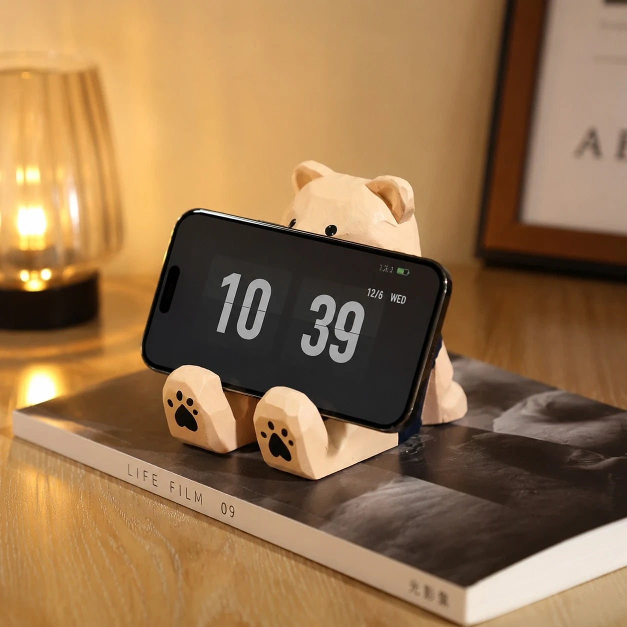 Support de téléphone en bois sculpté à la main représentant un animal | Esilora