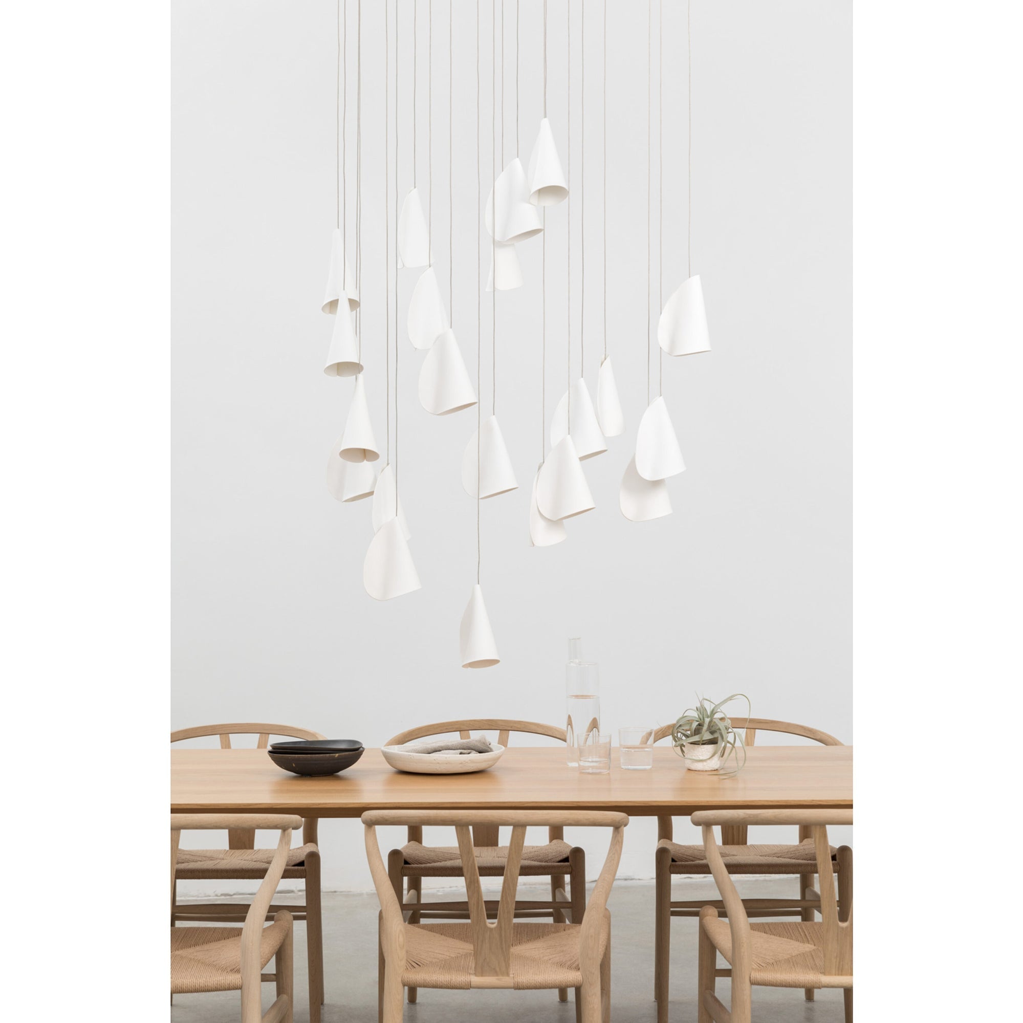 21 Thin Porcelain Pendant Lamp | Esilora