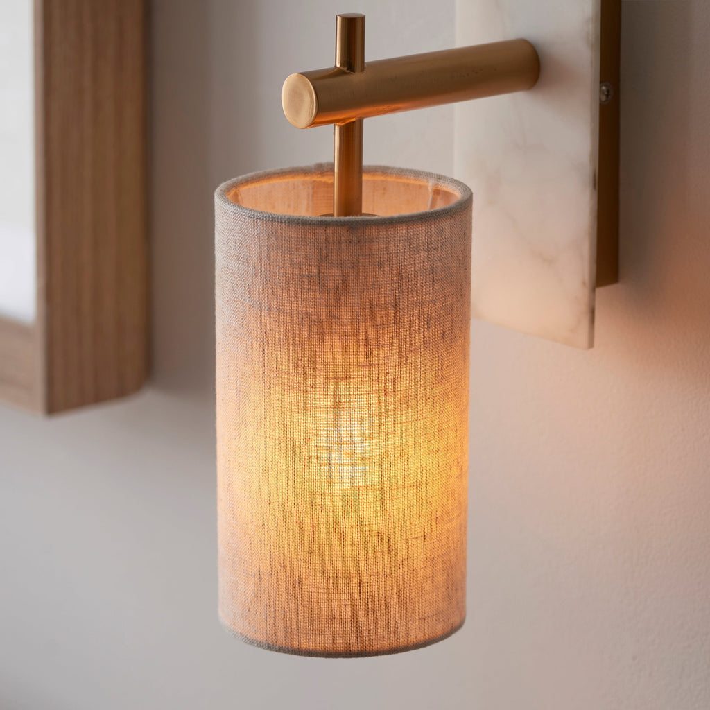 Mavora Leinen-Schirm Wandlampe mit Steinrückplatte – Elegante Schlafzimmer-Wandlampe | Esilora