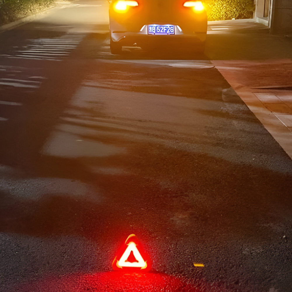Kolmionmuotoinen LED-varoitusvalo — sisäänrakennettu akku, varavirtalähde ja hätälamppu