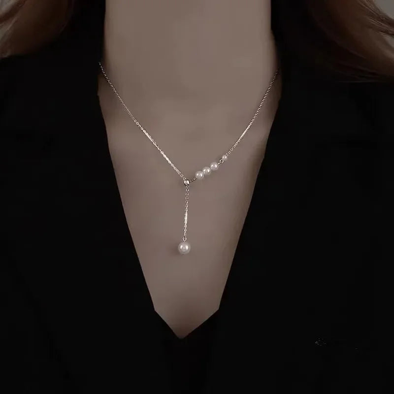 Aureline Perlen-Choker – Verstellbare goldfarbene Halskette mit glänzender Perle