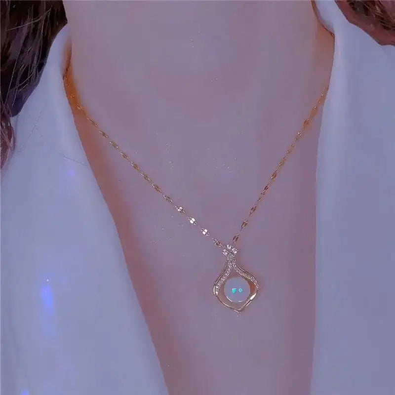 Aureline Perlen-Choker – Verstellbare goldfarbene Halskette mit glänzender Perle
