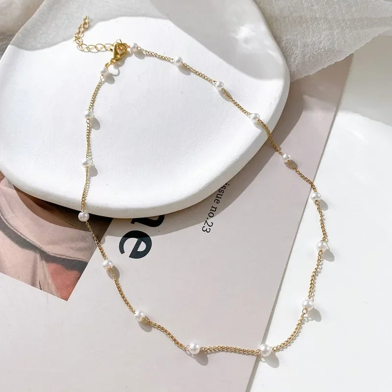 Aureline Perlen-Choker – Verstellbare goldfarbene Halskette mit glänzender Perle