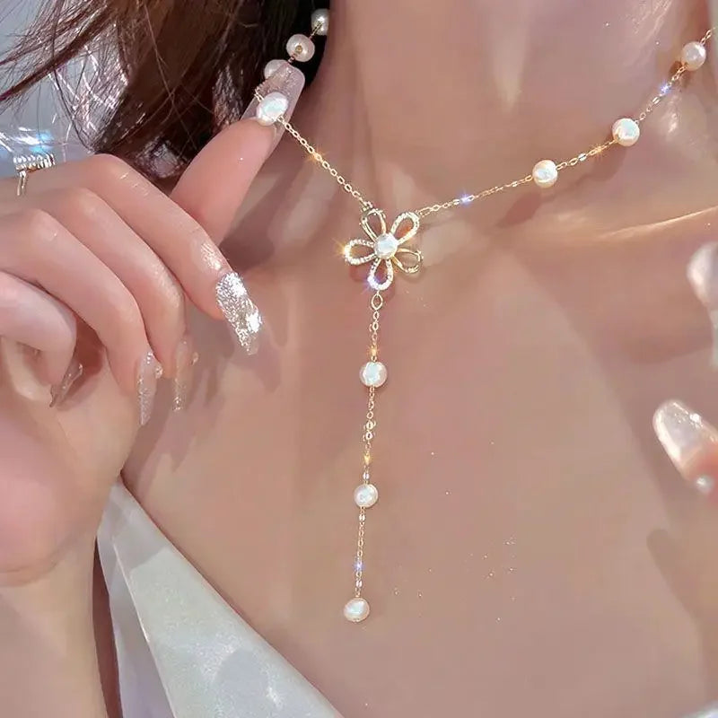 Gargantilla de perlas Aureline – collar ajustable de color dorado, perla brillante