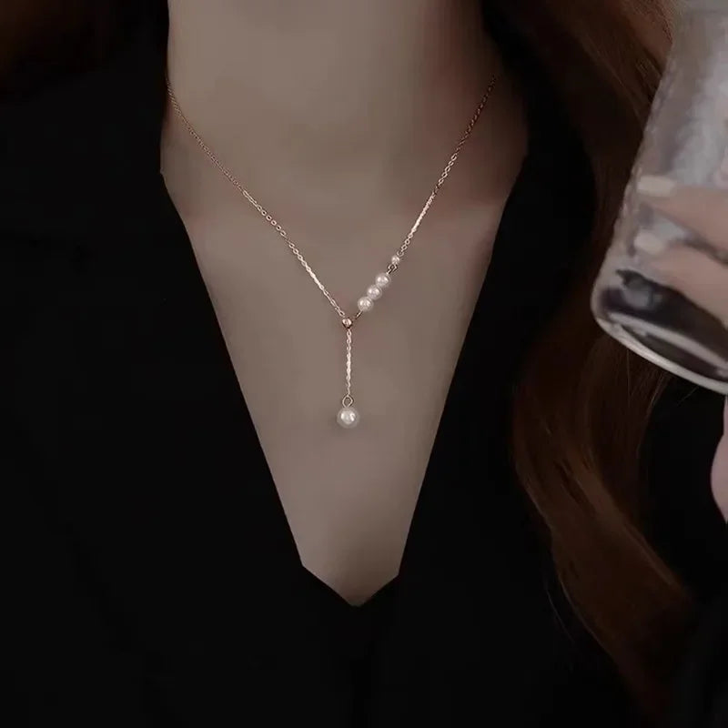 Gargantilla de perlas Aureline – collar ajustable de color dorado, perla brillante