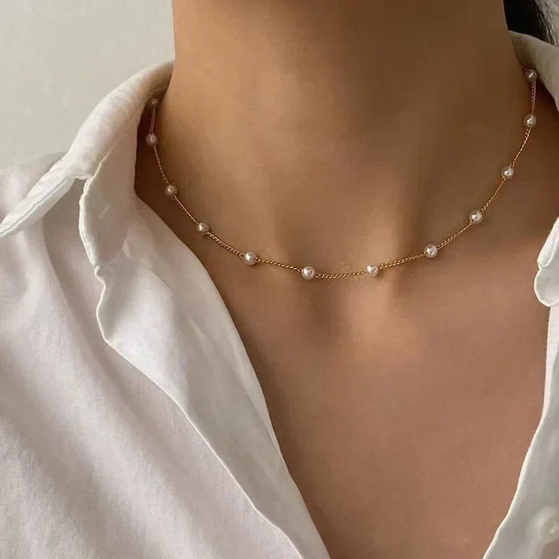 Aureline Perlen-Choker – Verstellbare goldfarbene Halskette mit glänzender Perle