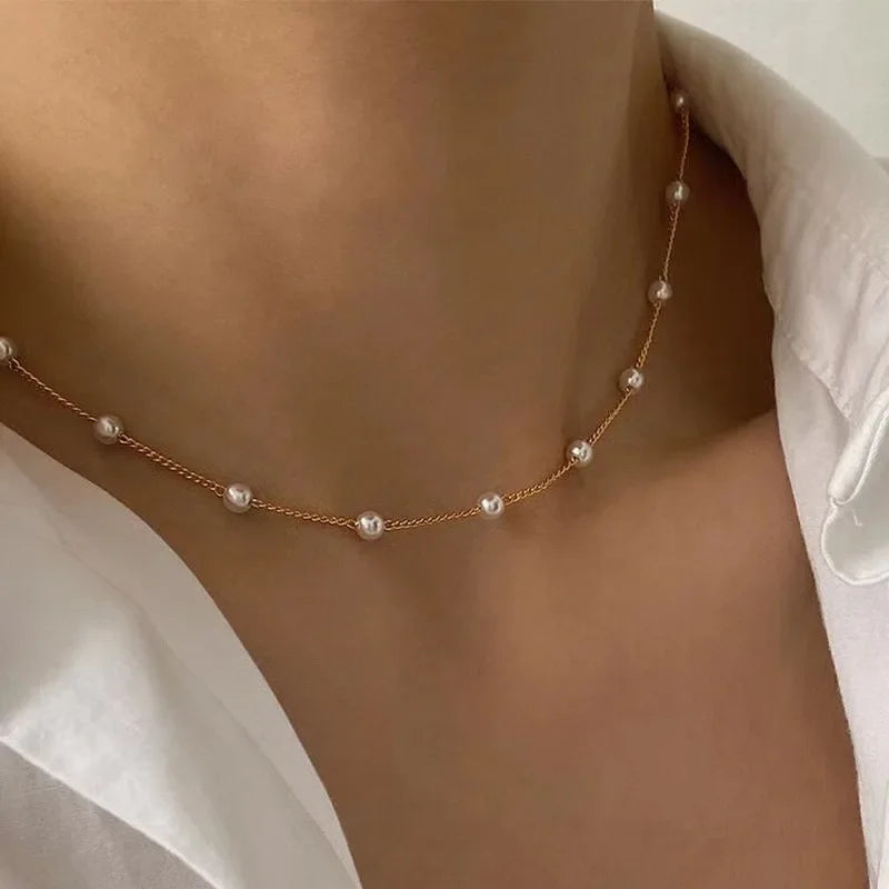 Aureline Perlen-Choker – Verstellbare goldfarbene Halskette mit glänzender Perle