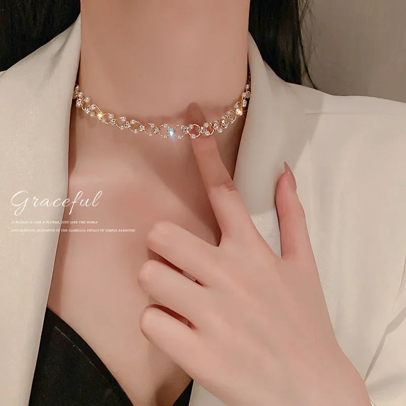 Aureline Perlen-Choker – Verstellbare goldfarbene Halskette mit glänzender Perle