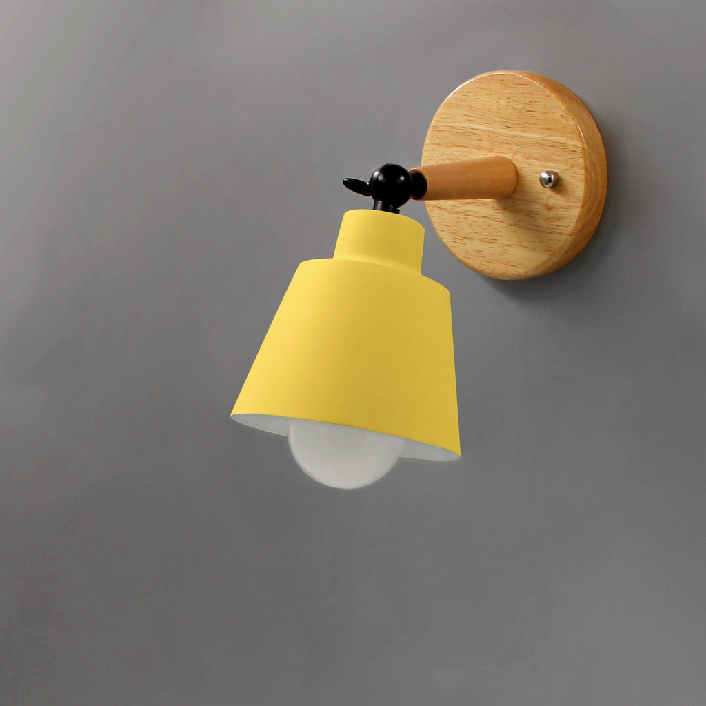 Lampa ścienna Aurenza Devon — metalowy klosz, drewniany akcent, regulowane ramię