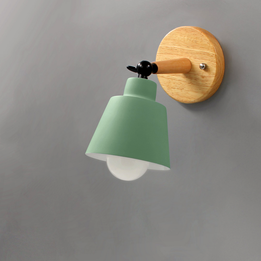 Lampa ścienna Aurenza Devon — metalowy klosz, drewniany akcent, regulowane ramię
