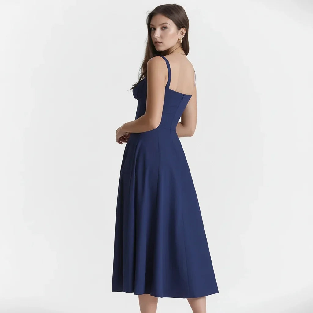Vestido midi de verão com corpete estruturado tipo espartilho