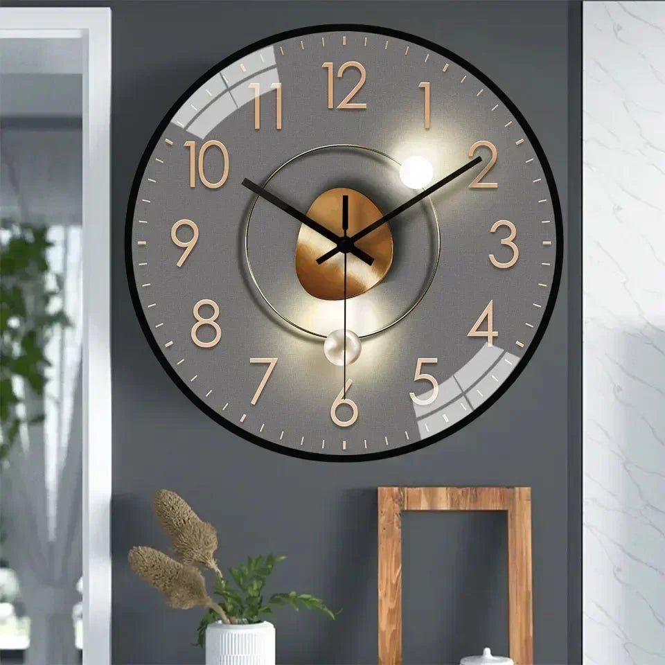 Egyszerű falióra elegáns kialakítással és pontos óraművel – Esilora