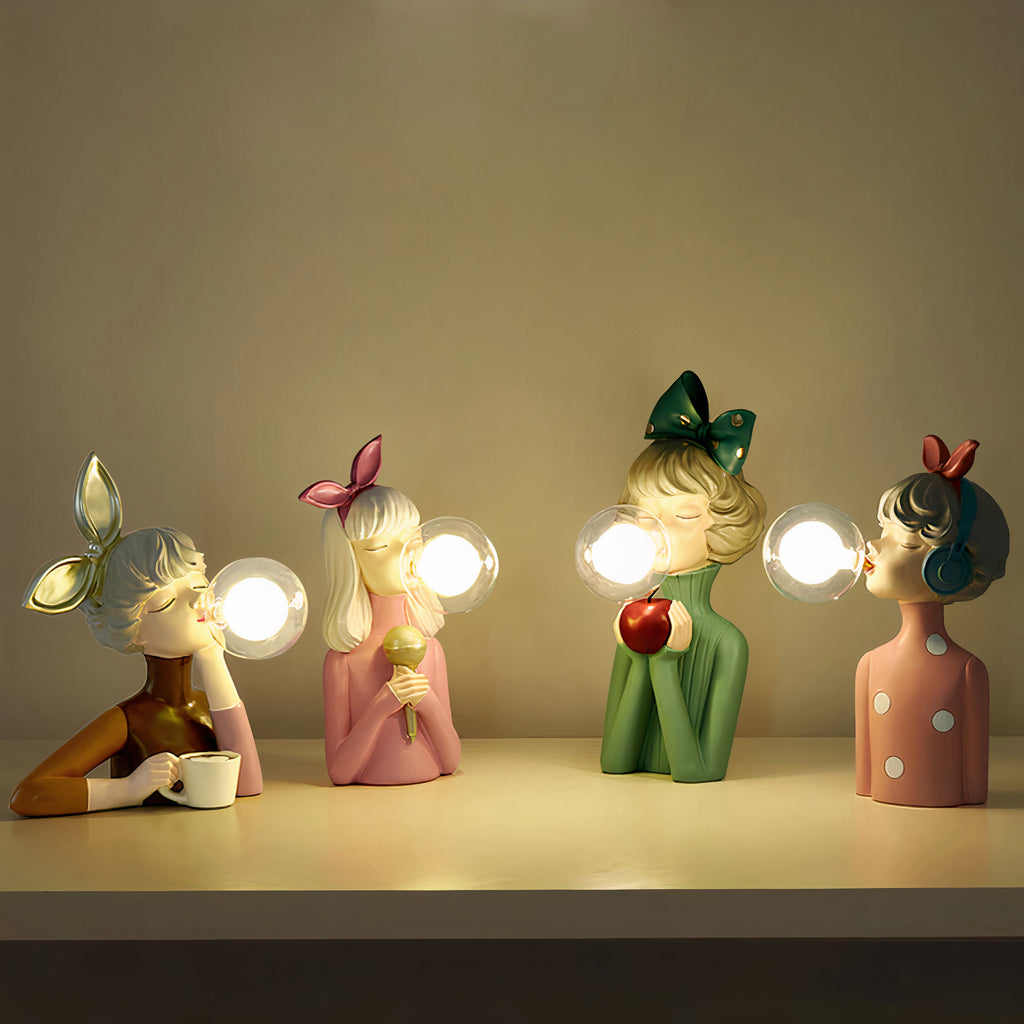 Bordlampe i resin og glas - skulpturelt figurdesign