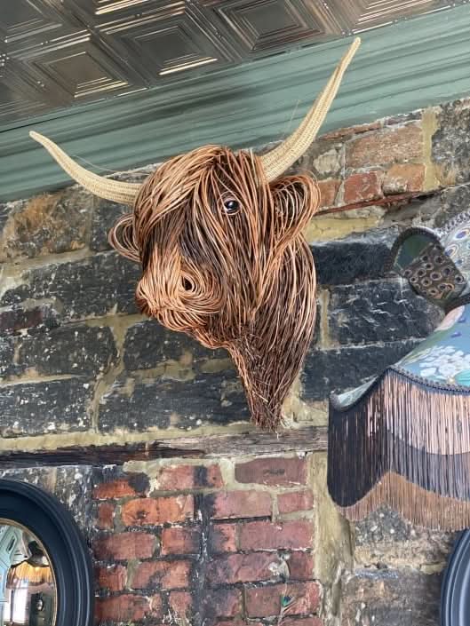 Rustikale, handgefertigte Wanddekoration mit Kuhkopf von Cottage Grove für Fans des Landhausstils