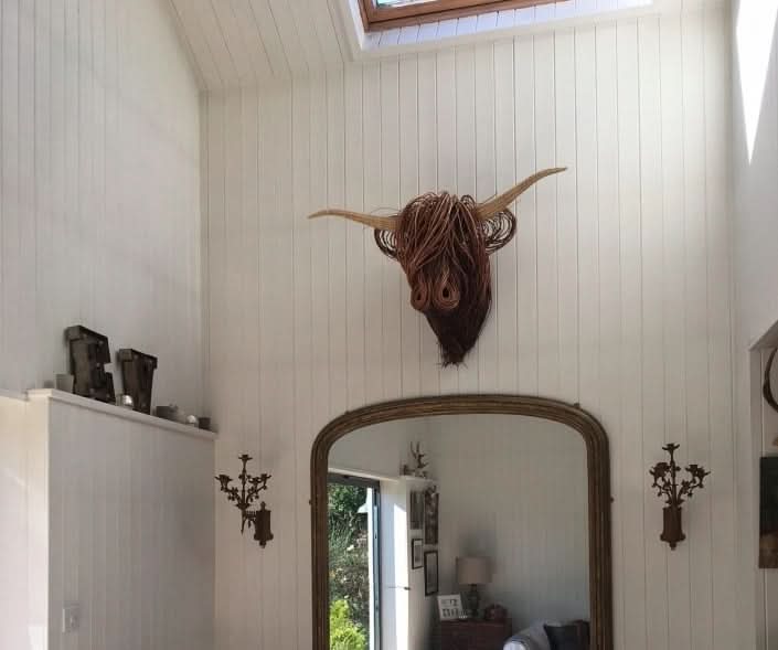 Rustikale, handgefertigte Wanddekoration mit Kuhkopf von Cottage Grove für Fans des Landhausstils