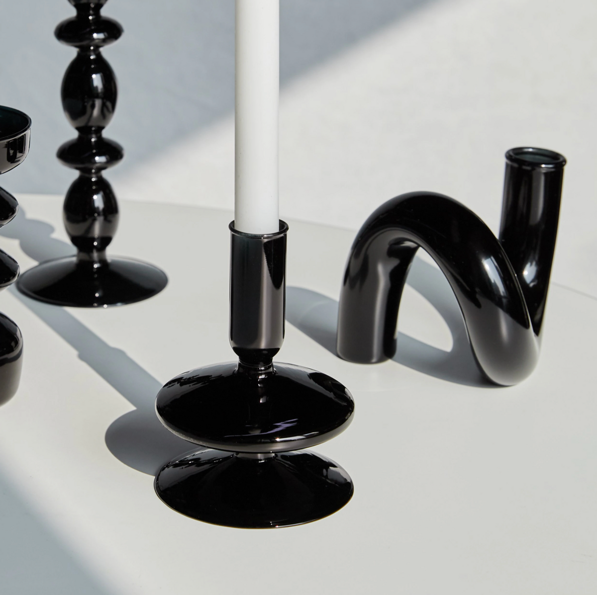 Jarrón de vidrio de borosilicato Aurevio — diseño de asa tintada, resistente