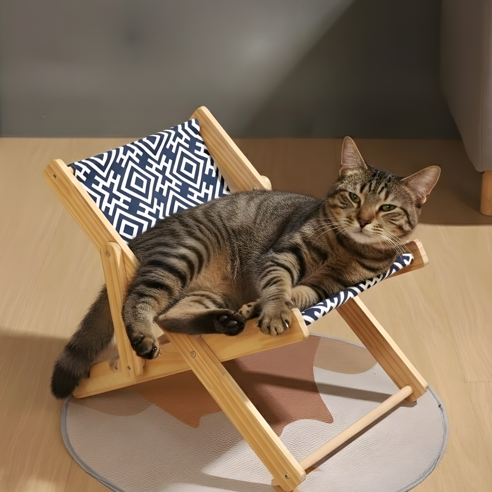 Fotoliu reclinabil din lemn LoungeCraft pentru pisici - Covoraș de zgâriat integrat