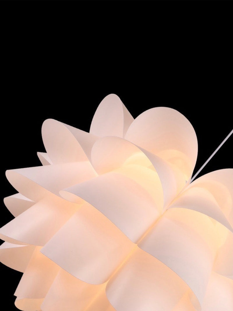 Moderne Pendelleuchte in Lotusblumenform aus Acryl | Esilora
