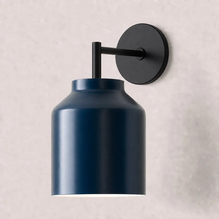 Hanton minimalistisk væglampe – væglampe i vintage-mælkeglas og metaldetalje | Esilora