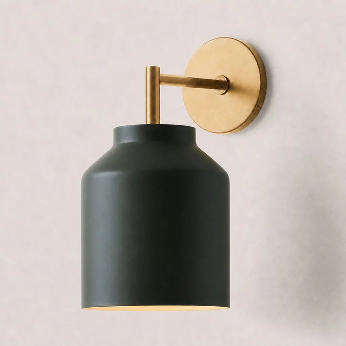 Hanton minimalistisk væglampe – væglampe i vintage-mælkeglas og metaldetalje | Esilora