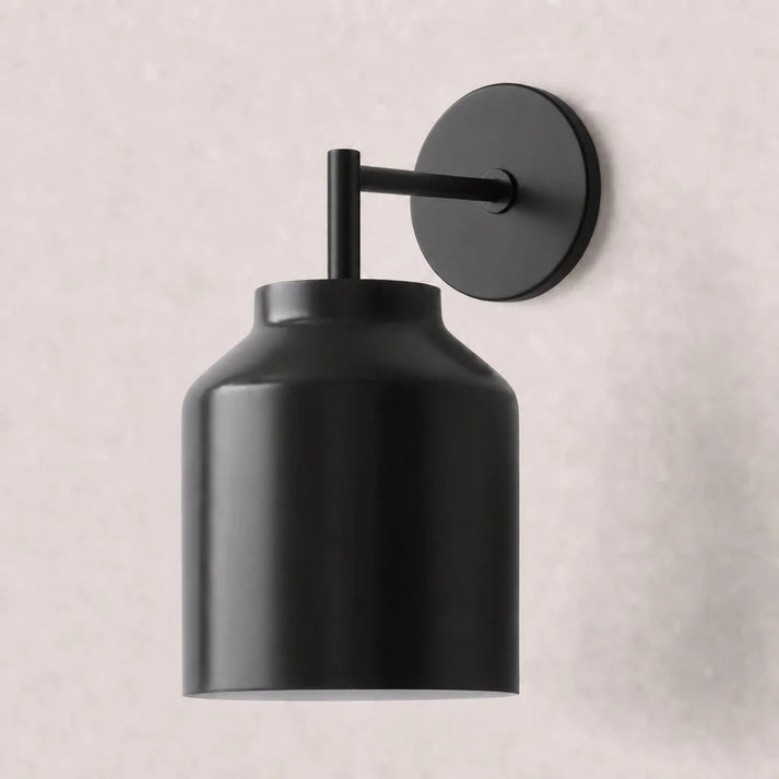 Hanton minimalistisk væglampe – væglampe i vintage-mælkeglas og metaldetalje | Esilora
